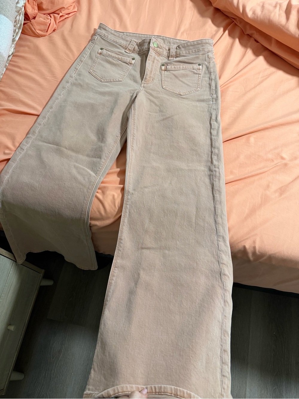 American Eagle Outfitters Wide-Leg Jeans in Soft Beige